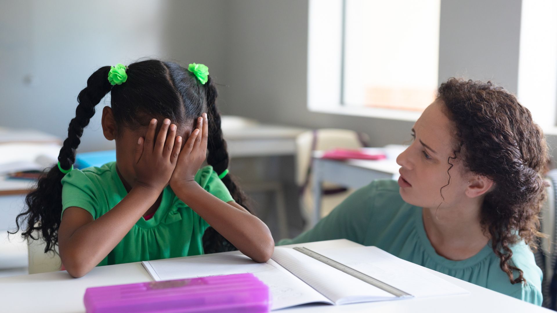 Aider un enfant stress&eacute; par l&rsquo;&eacute;cole &mdash; guide parent &mdash; cabinet kin&eacute;siologie &agrave; Nice