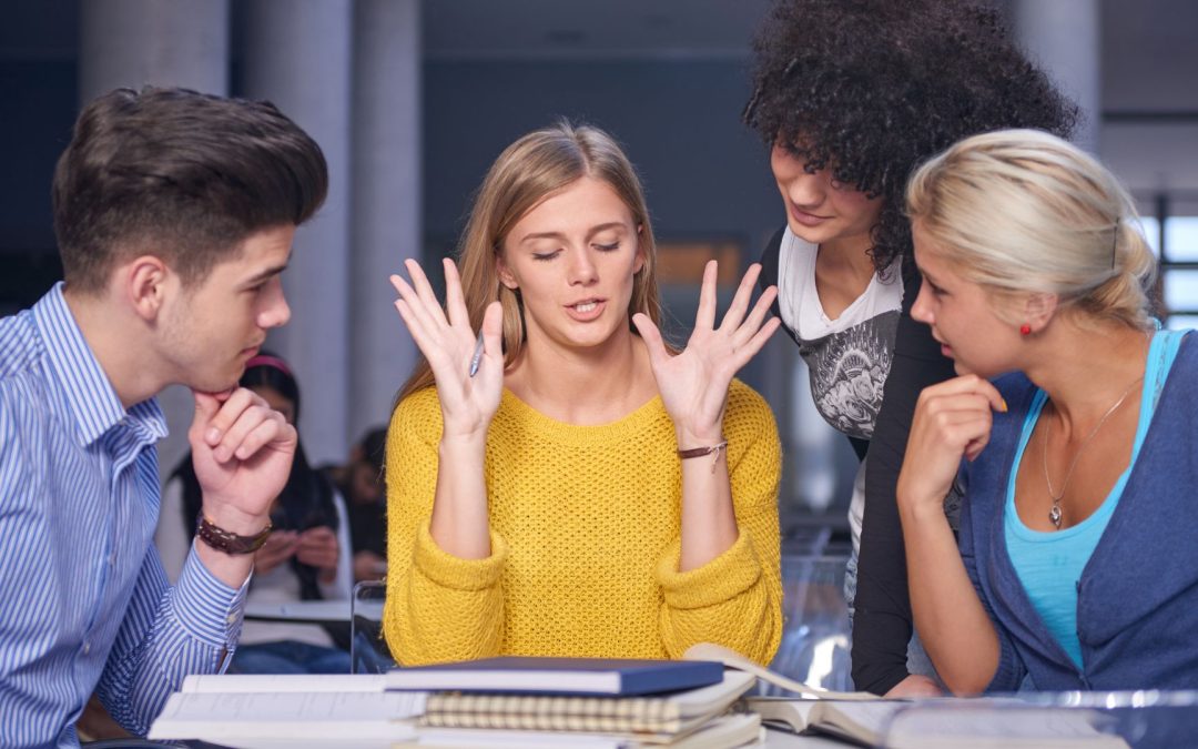 Hypersensibilité : bruit de la classe, regard des autres, tout le perturbe