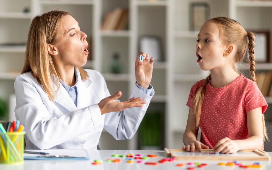 Quelle différence entre kinésiologie et orthophonie ?
