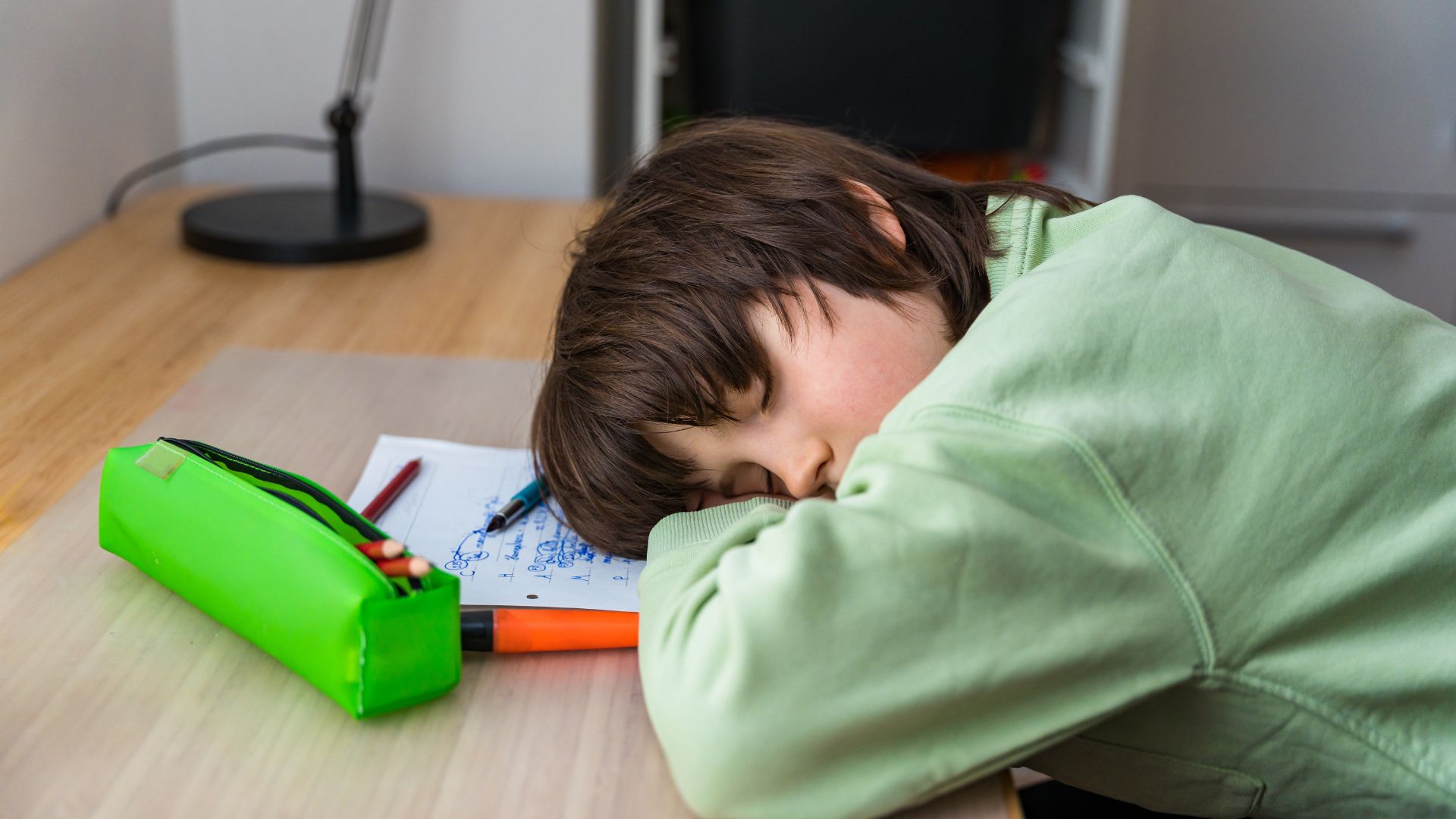 Stress scolaire &mdash; boule au ventre, dimanche soir, peur d&rsquo;aller en classe &mdash; accompagnement &agrave; Nice